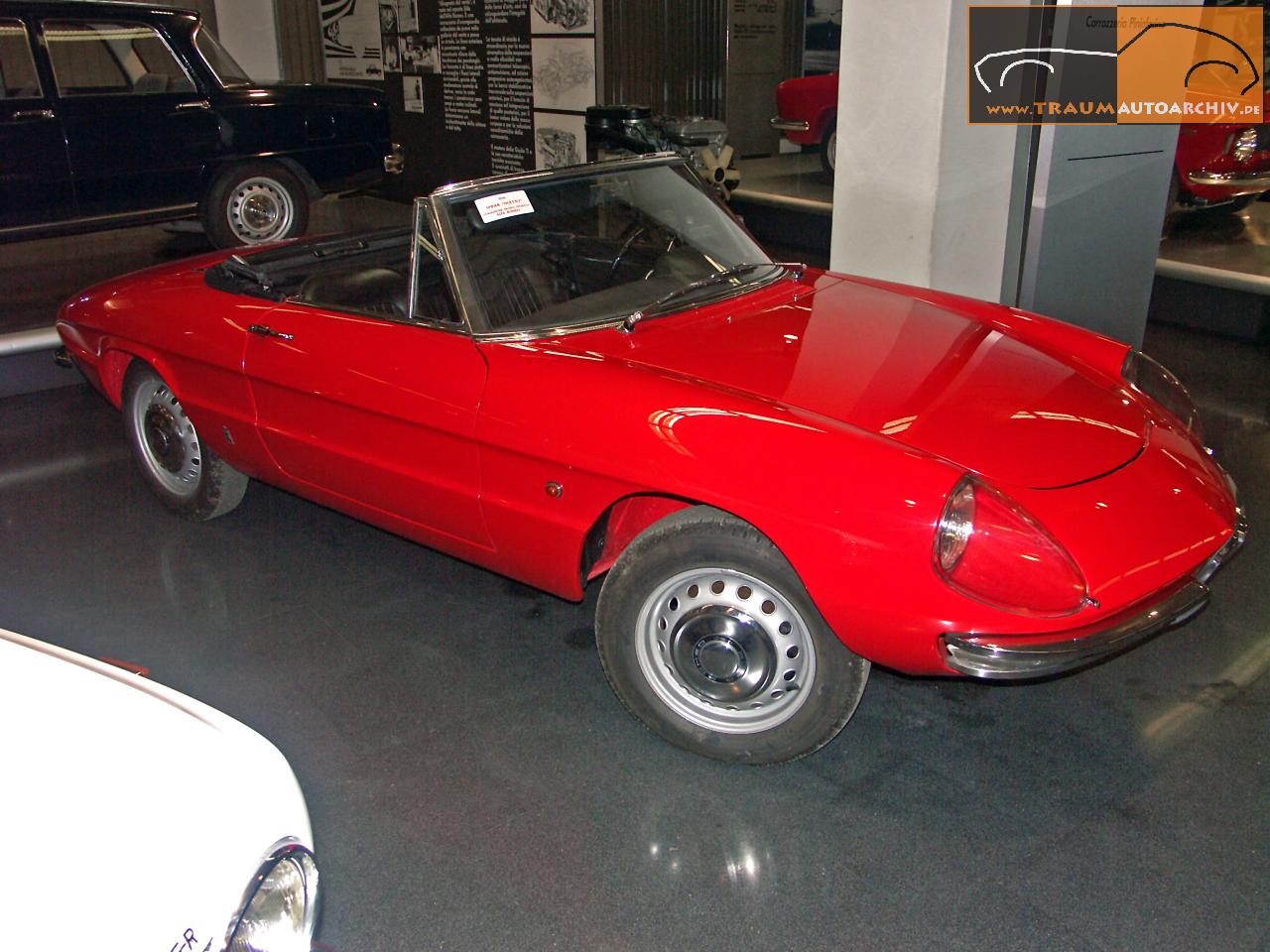 29 - Alfa Romeo Spider Duetto '1966.jpg 148.3K